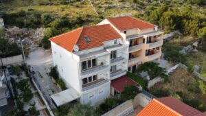 Smještaj u Segetu Donjem blizu Trogira – Apartmani Jasna