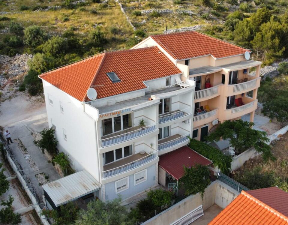 Smještaj u Segetu Donjem blizu Trogira – Apartmani Jasna